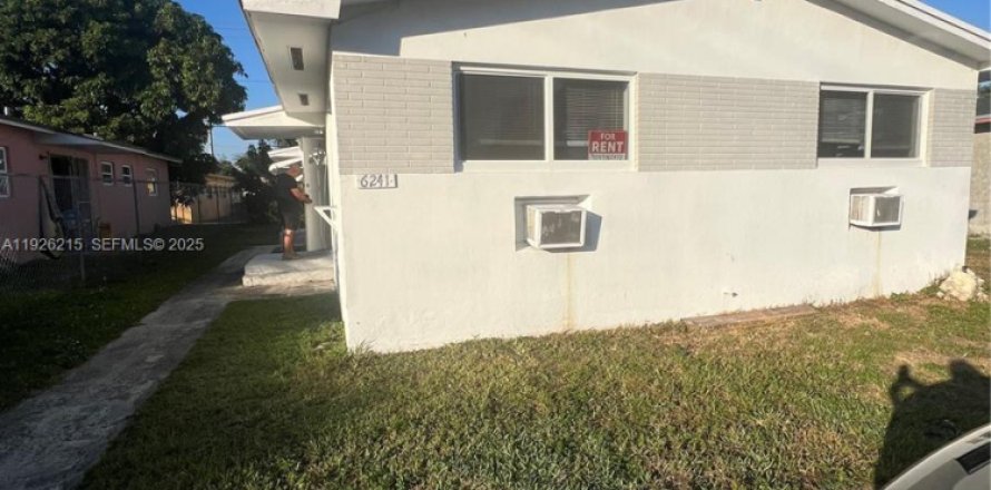 Villa ou maison à Hollywood, Floride 2 chambres, 79.15 m2 № 1984537