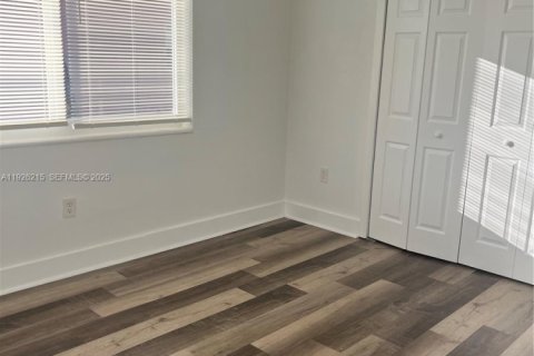 Villa ou maison à louer à Hollywood, Floride: 2 chambres, 79.15 m2 № 1984537 - photo 9