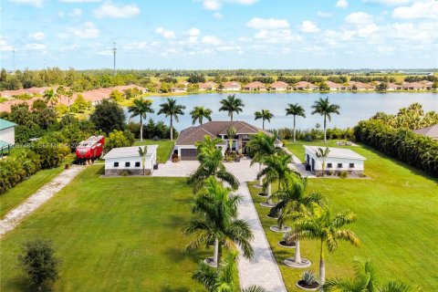 House in Punta Gorda, Florida 3 bedrooms № 2392161 - photo 2