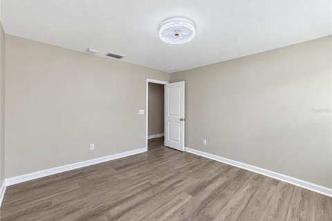 House in Tampa, Florida 5 bedrooms, 356.19 sq.m. № 2426845 - photo 15