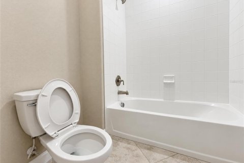 House in Tampa, Florida 5 bedrooms, 356.19 sq.m. № 2426845 - photo 25