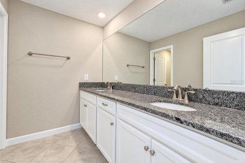 House in Tampa, Florida 5 bedrooms, 356.19 sq.m. № 2426845 - photo 22