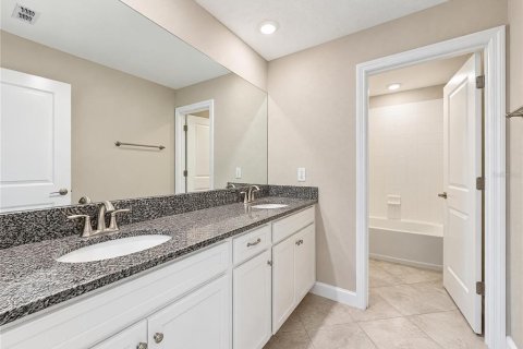 House in Tampa, Florida 5 bedrooms, 356.19 sq.m. № 2426845 - photo 24