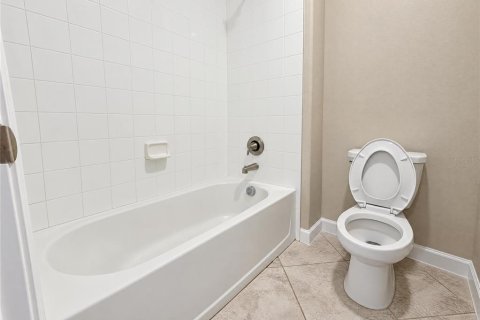 House in Tampa, Florida 5 bedrooms, 356.19 sq.m. № 2426845 - photo 23