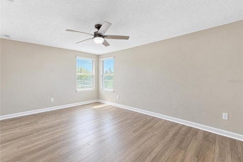 House in Tampa, Florida 5 bedrooms, 356.19 sq.m. № 2426845 - photo 12