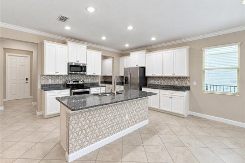 House in Tampa, Florida 5 bedrooms, 356.19 sq.m. № 2426845 - photo 3