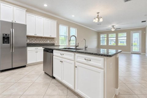 House in Tampa, Florida 5 bedrooms, 356.19 sq.m. № 2426845 - photo 7