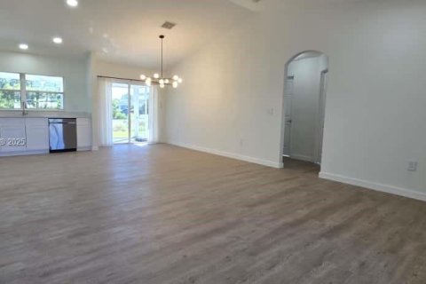 Снять в аренду виллу или дом в Лихай-Эйкерс, Флорида 3 спальни, № 1954713 - фото 9