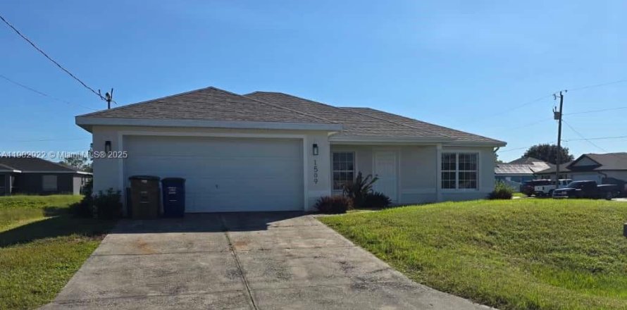 Дом в Лихай-Эйкерс, Флорида 3 спальни № 1954713