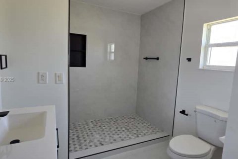 Снять в аренду виллу или дом в Лихай-Эйкерс, Флорида 3 спальни, № 1954713 - фото 7