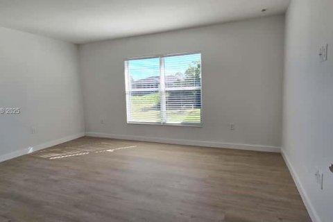 Снять в аренду виллу или дом в Лихай-Эйкерс, Флорида 3 спальни, № 1954713 - фото 3