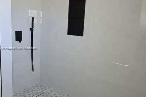 Снять в аренду виллу или дом в Лихай-Эйкерс, Флорида 3 спальни, № 1954713 - фото 8