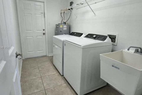 Снять в аренду виллу или дом в Лихай-Эйкерс, Флорида 3 спальни, № 1954713 - фото 13