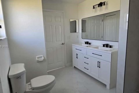 Снять в аренду виллу или дом в Лихай-Эйкерс, Флорида 3 спальни, № 1954713 - фото 5