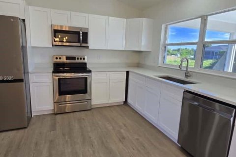 Снять в аренду виллу или дом в Лихай-Эйкерс, Флорида 3 спальни, № 1954713 - фото 12