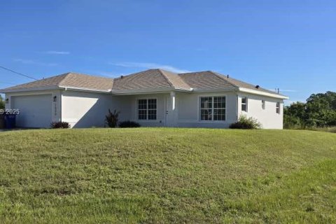 Снять в аренду виллу или дом в Лихай-Эйкерс, Флорида 3 спальни, № 1954713 - фото 2