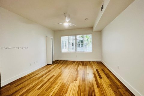 Appartement à louer à Miami Beach, Floride: 1 chambre, 78.97 m2 № 2002771 - photo 12