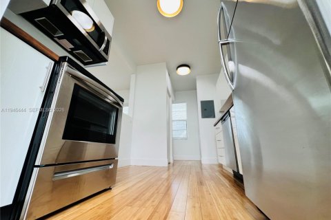 Appartement à louer à Miami Beach, Floride: 1 chambre, 78.97 m2 № 2002771 - photo 5