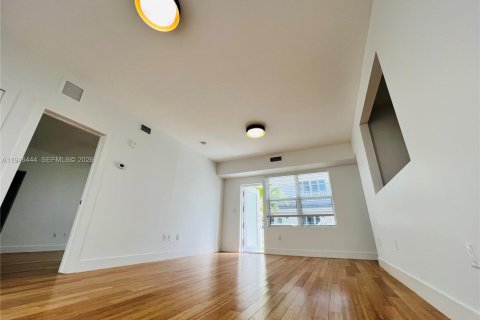 Appartement à louer à Miami Beach, Floride: 1 chambre, 78.97 m2 № 2002771 - photo 2