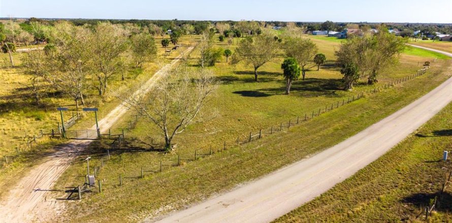 Terreno en Okeechobee, Florida № 2101905