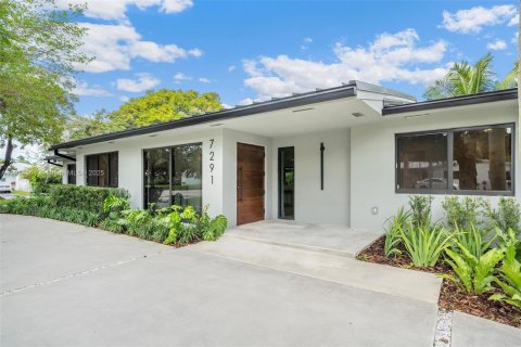 Casa en venta en Pinecrest, Florida, 4 dormitorios, 216.93 m2 № 1970509 - foto 2