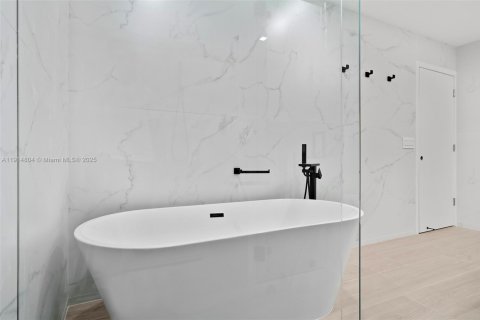 Casa en venta en Pinecrest, Florida, 4 dormitorios, 216.93 m2 № 1970509 - foto 28