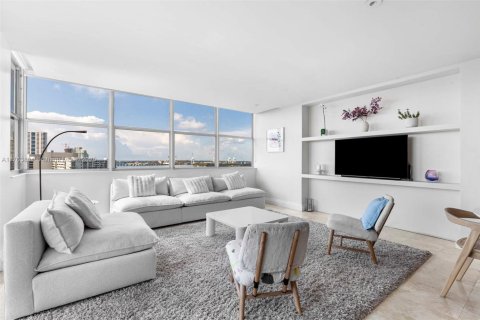 Condo in Miami Beach, Florida, 2 bedrooms № 1959991 - photo 2