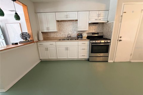 Villa ou maison à vendre à Saint Petersburg, Floride: 2 chambres, 74.69 m2 № 2389157 - photo 4