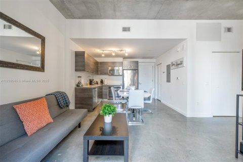 Condominio en alquiler en Miami, Florida, 1 dormitorio, 49.52 m2 № 2060030 - foto 8