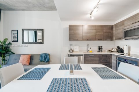 Condominio en alquiler en Miami, Florida, 1 dormitorio, 49.52 m2 № 2060030 - foto 14