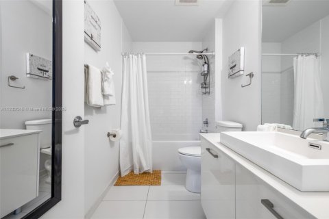 Condominio en alquiler en Miami, Florida, 1 dormitorio, 49.52 m2 № 2060030 - foto 30