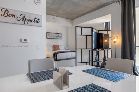 Condominio en alquiler en Miami, Florida, 1 dormitorio, 49.52 m2 № 2060030 - foto 20