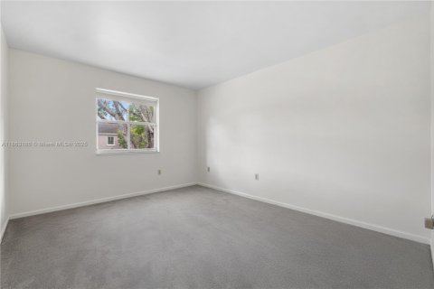 Touwnhouse à vendre à Miami, Floride: 2 chambres, 155.33 m2 № 1897624 - photo 16
