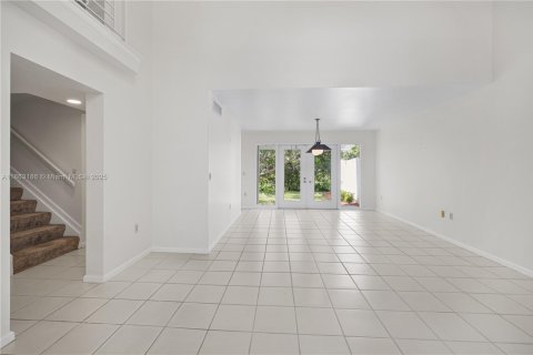 Touwnhouse à vendre à Miami, Floride: 2 chambres, 155.33 m2 № 1897624 - photo 5
