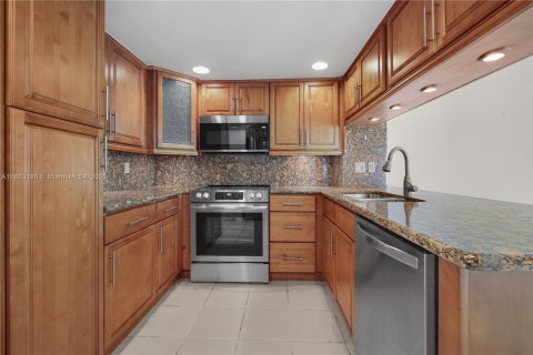 Touwnhouse à vendre à Miami, Floride: 2 chambres, 155.33 m2 № 1897624 - photo 8