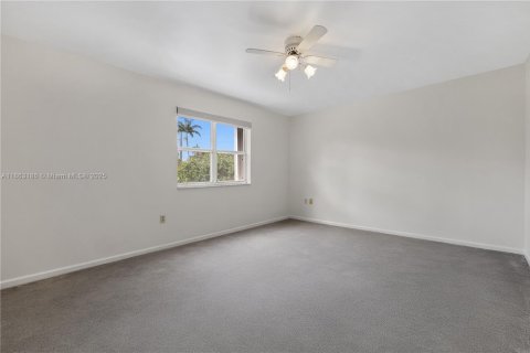 Touwnhouse à vendre à Miami, Floride: 2 chambres, 155.33 m2 № 1897624 - photo 13