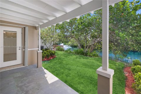 Touwnhouse à vendre à Miami, Floride: 2 chambres, 155.33 m2 № 1897624 - photo 17