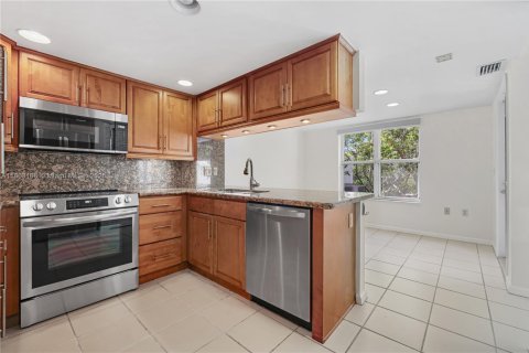 Touwnhouse à vendre à Miami, Floride: 2 chambres, 155.33 m2 № 1897624 - photo 7