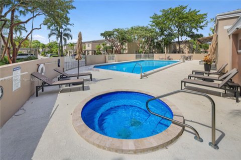 Touwnhouse à vendre à Miami, Floride: 2 chambres, 155.33 m2 № 1897624 - photo 21