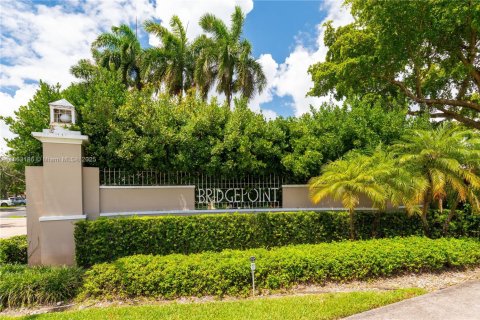 Touwnhouse à vendre à Miami, Floride: 2 chambres, 155.33 m2 № 1897624 - photo 1