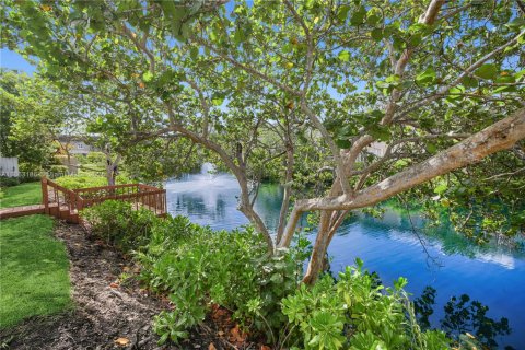 Touwnhouse à vendre à Miami, Floride: 2 chambres, 155.33 m2 № 1897624 - photo 3