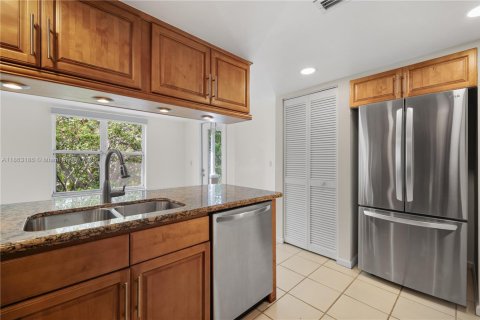 Touwnhouse à vendre à Miami, Floride: 2 chambres, 155.33 m2 № 1897624 - photo 9
