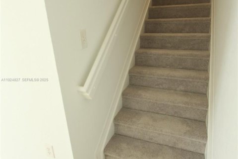 Villa ou maison à louer à Homestead, Floride: 3 chambres, 135.45 m2 № 1983077 - photo 8