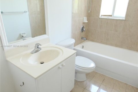 Villa ou maison à louer à Homestead, Floride: 3 chambres, 135.45 m2 № 1983077 - photo 15