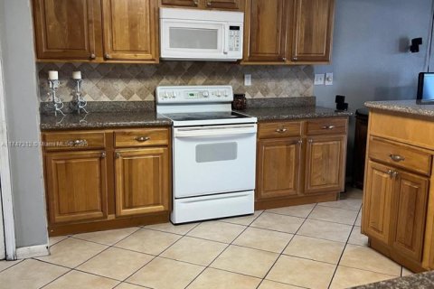 Condo in Coral Springs, Florida, 3 bedrooms  № 2018438 - photo 2