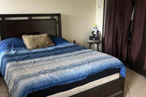 Condo in Coral Springs, Florida, 3 bedrooms  № 2018438 - photo 15