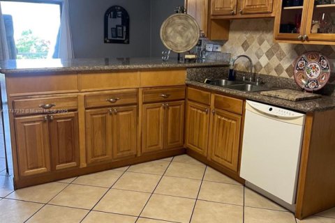 Condo in Coral Springs, Florida, 3 bedrooms  № 2018438 - photo 5