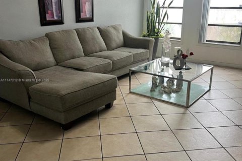 Condo in Coral Springs, Florida, 3 bedrooms  № 2018438 - photo 8