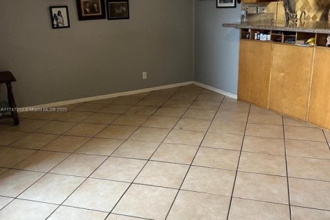 Condo in Coral Springs, Florida, 3 bedrooms  № 2018438 - photo 7