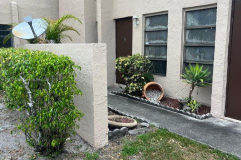 Condo in Coral Springs, Florida, 3 bedrooms  № 2018438 - photo 26